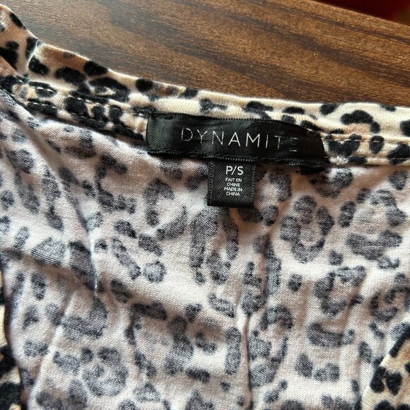 Dynamite Leopard print, V neck, short sleeve top - Picture 7 of 7